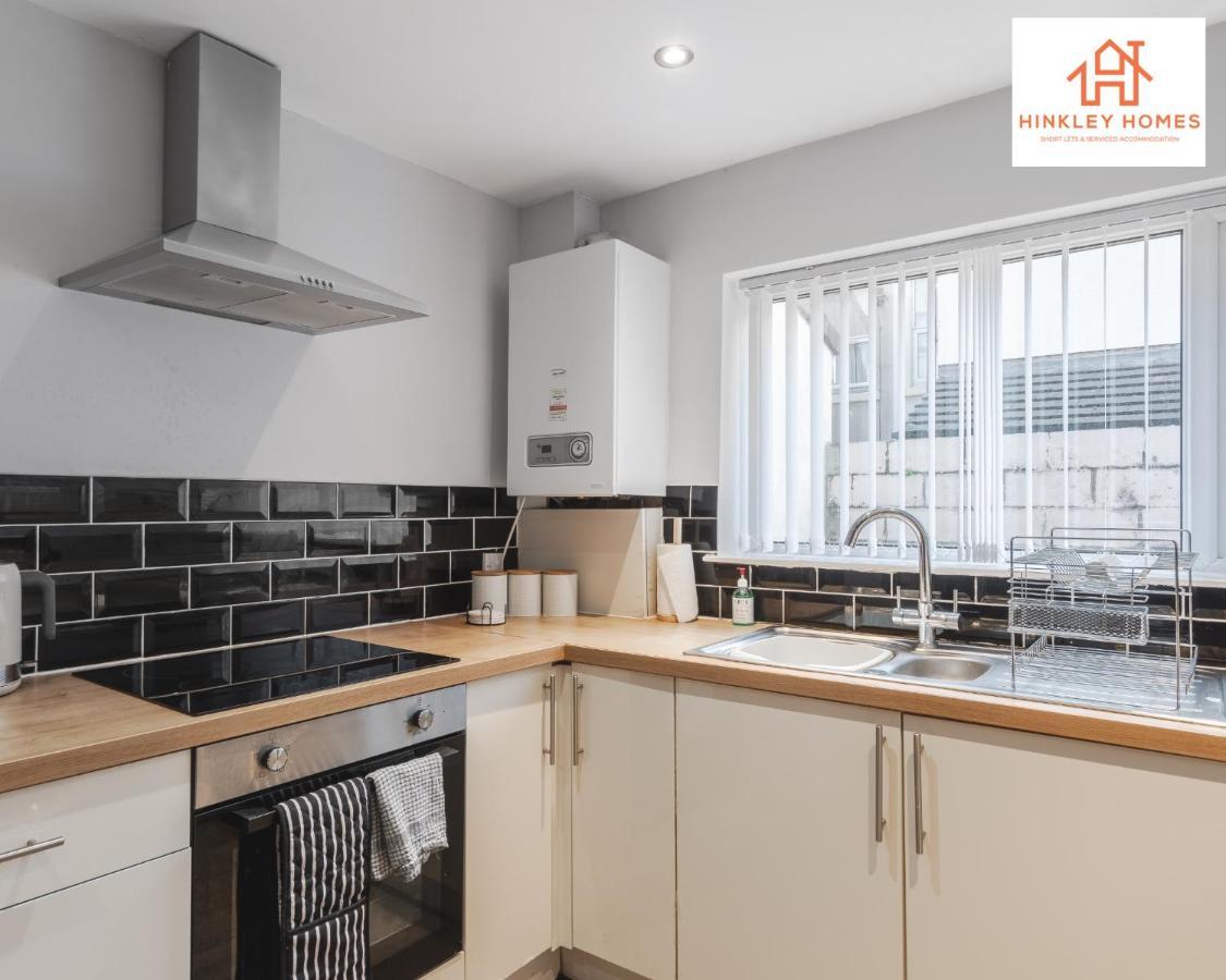 Supersized House 6 Beds Sleeps 14 W Garden & Carpark By Hinkley Homes Short Lets & Serviced Accommodation ليفربول المظهر الخارجي الصورة