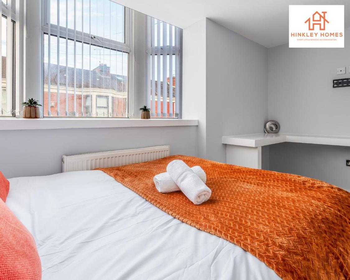 Supersized House 6 Beds Sleeps 14 W Garden & Carpark By Hinkley Homes Short Lets & Serviced Accommodation ليفربول المظهر الخارجي الصورة